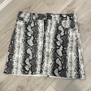 Tinseltown zebra printed size 3 skirt